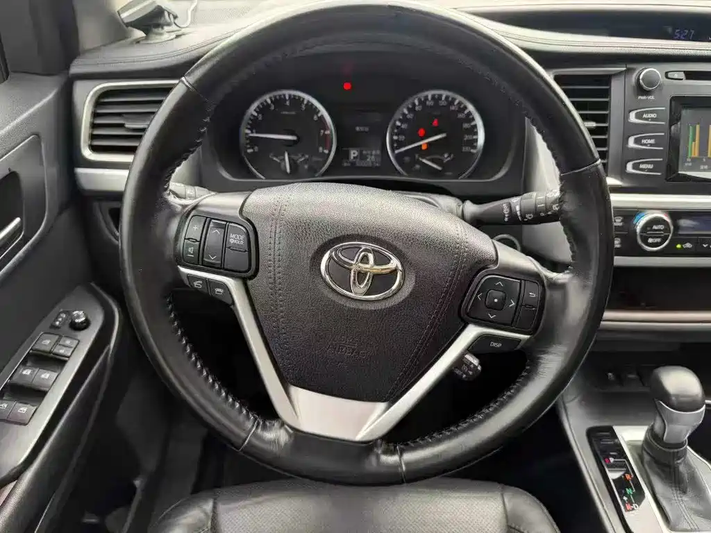 Toyota Highlander 2015 2.0T Luxury 7 мест