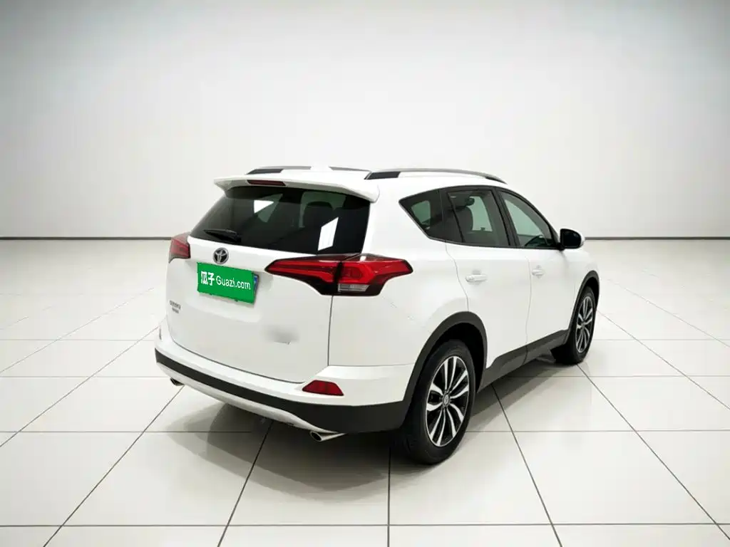 Toyota RAV4 — миниатюра 5