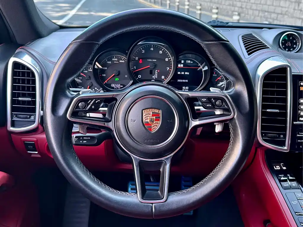 Porsche Cayenne — миниатюра 9
