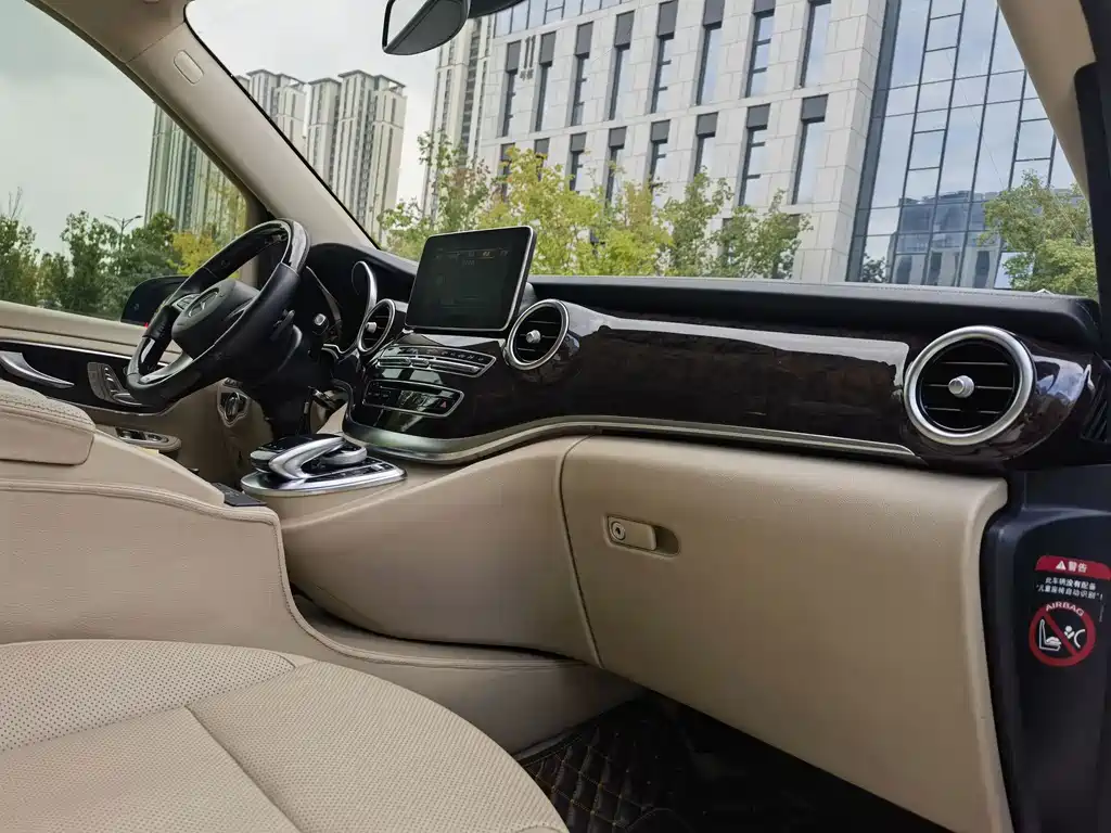 Mercedes-Benz V-Class — миниатюра 13