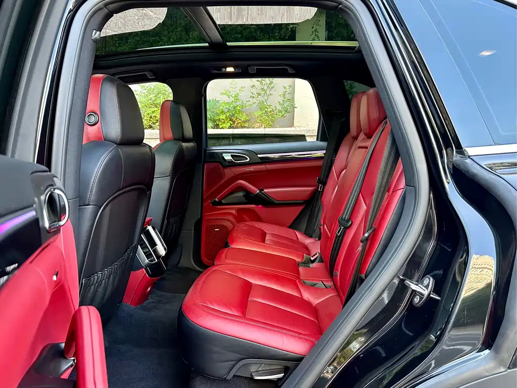 Porsche Cayenne — миниатюра 13