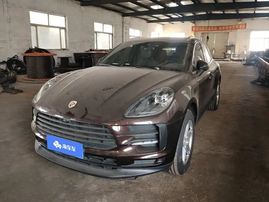 PORSCHE MACAN