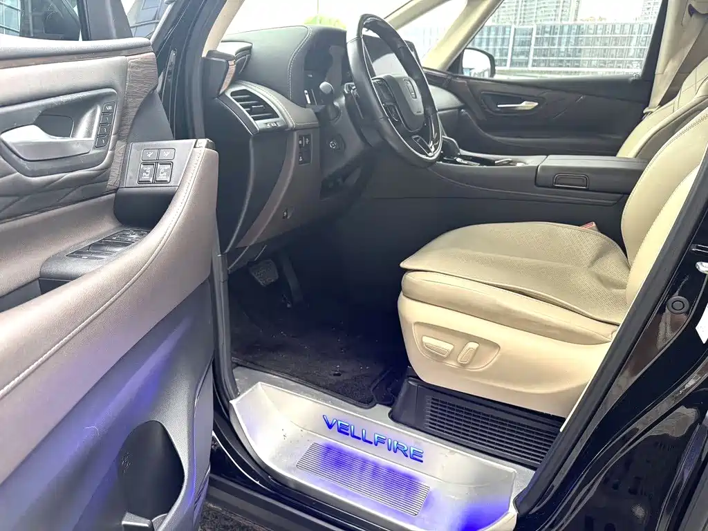 Toyota Vellfire — миниатюра 4
