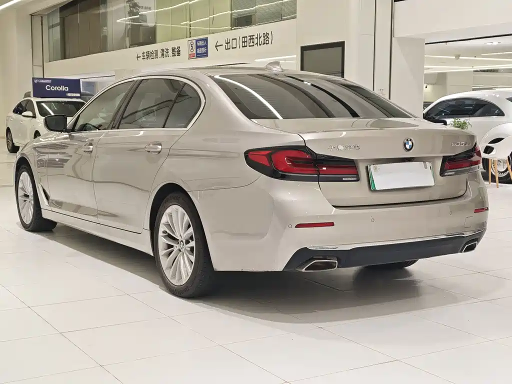 BMW 5 Series New Energy — миниатюра 10