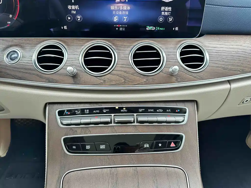 Mercedes-Benz E-Class — миниатюра 14