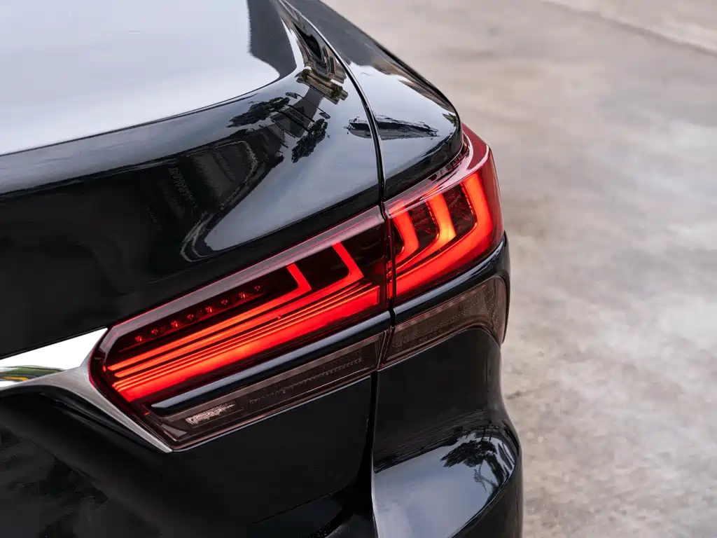 Lexus LS — миниатюра 8