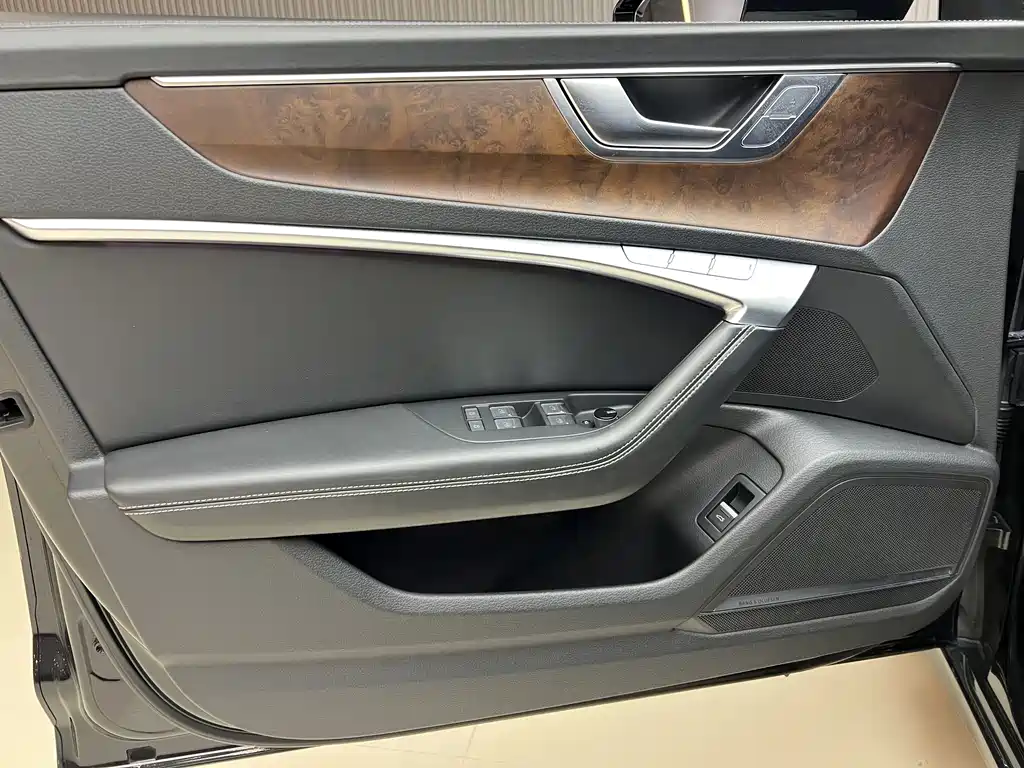 Audi A6L 2023 55 TFSI quattro Premium