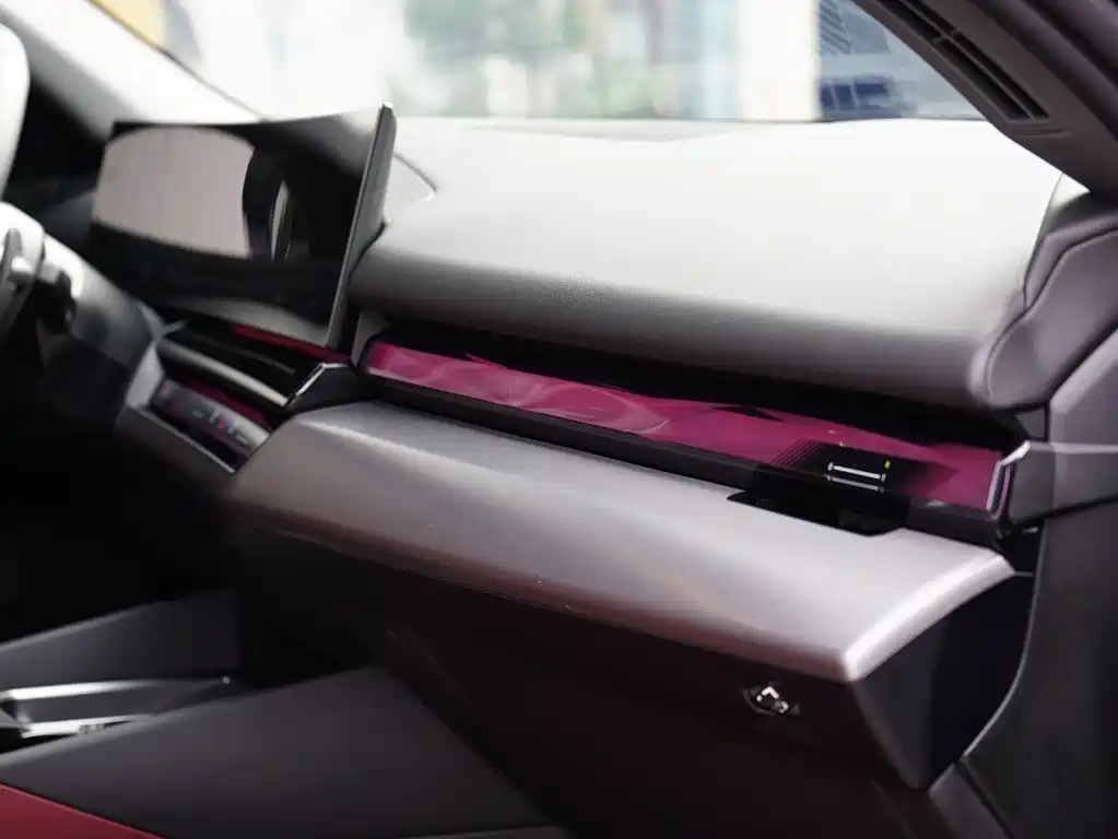 BMW 5 Series — миниатюра 12