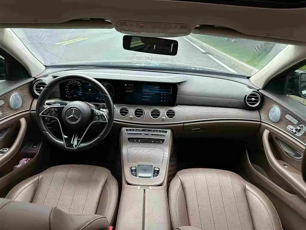 Mercedes-Benz E-Class — миниатюра 2