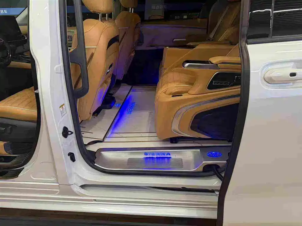 Toyota Sienna — миниатюра 8