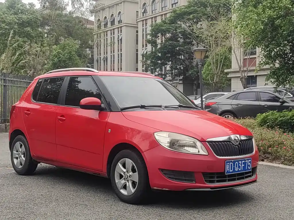 Skoda Fabia 1.4L Auto Crystal Supreme Edition, фото 3