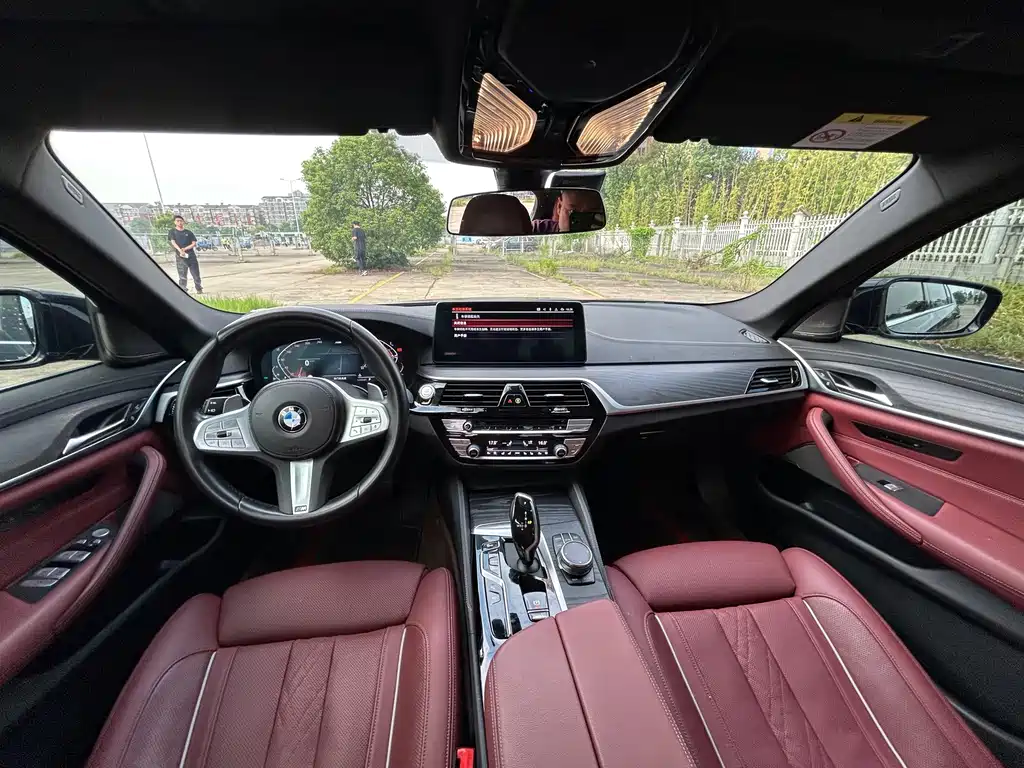 BMW 5 Series — миниатюра 9