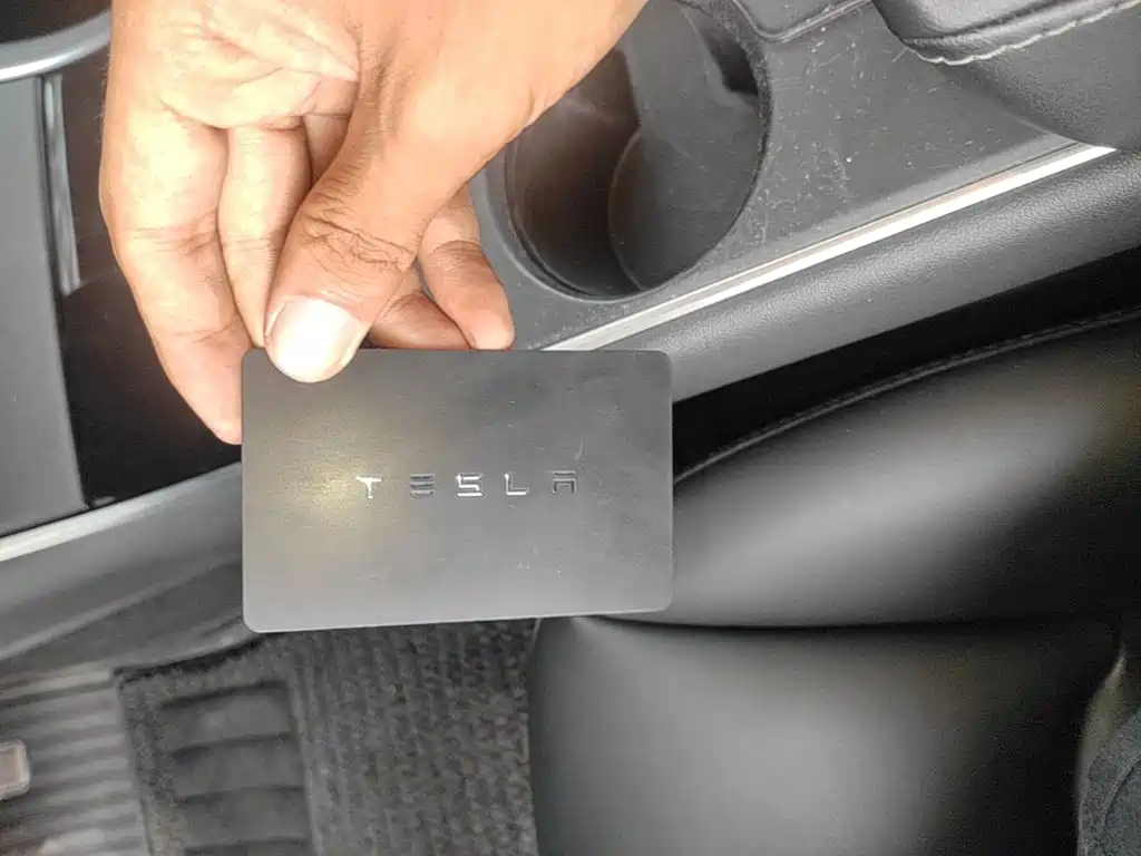 Tesla Model 3 — миниатюра 9