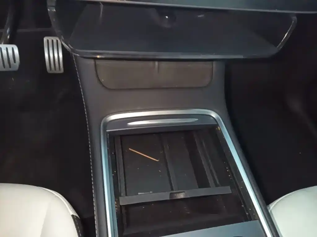 Tesla Model Y — миниатюра 14
