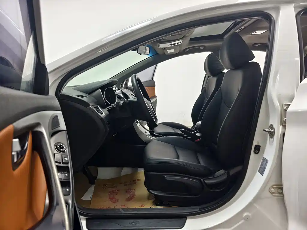 Hyundai Elantra Langdong — миниатюра 11