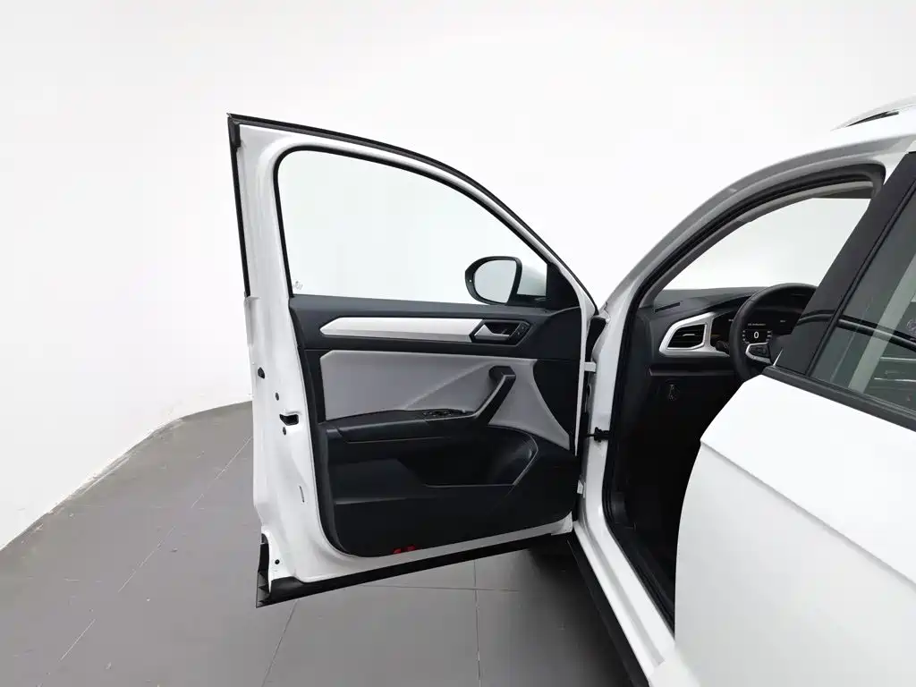 Volkswagen T-Roc — миниатюра 8