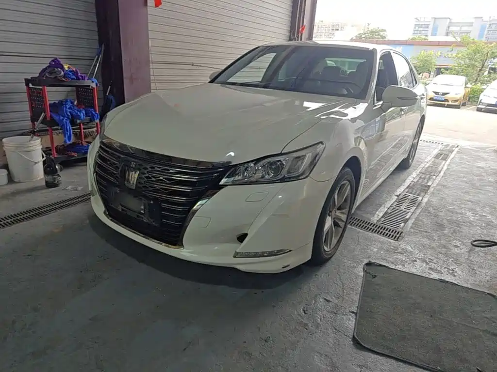 Toyota Crown 2018