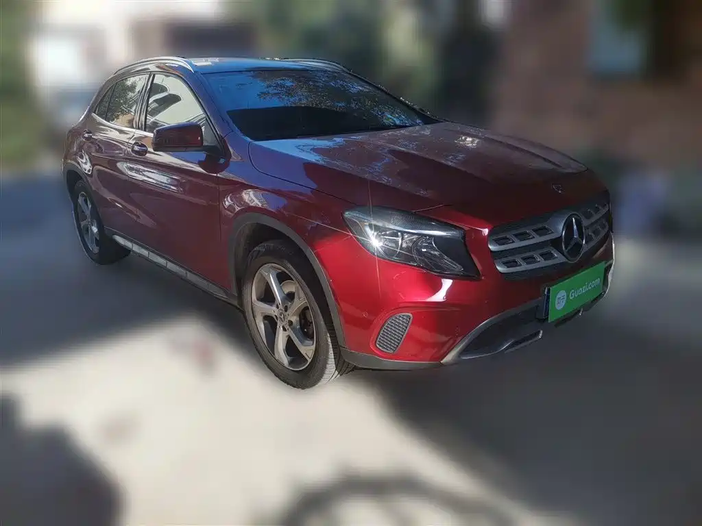 MERCEDES-BENZ GLA