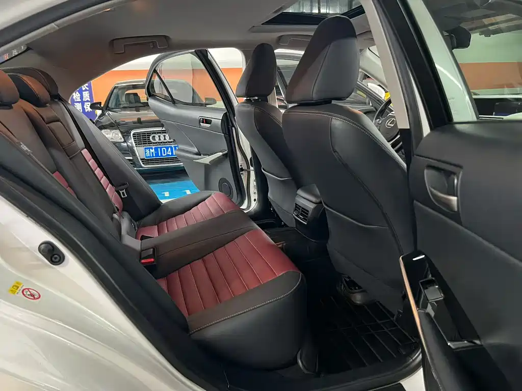 Lexus IS — миниатюра 6