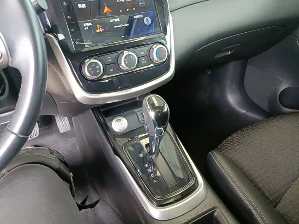 Nissan Tiida — миниатюра 14