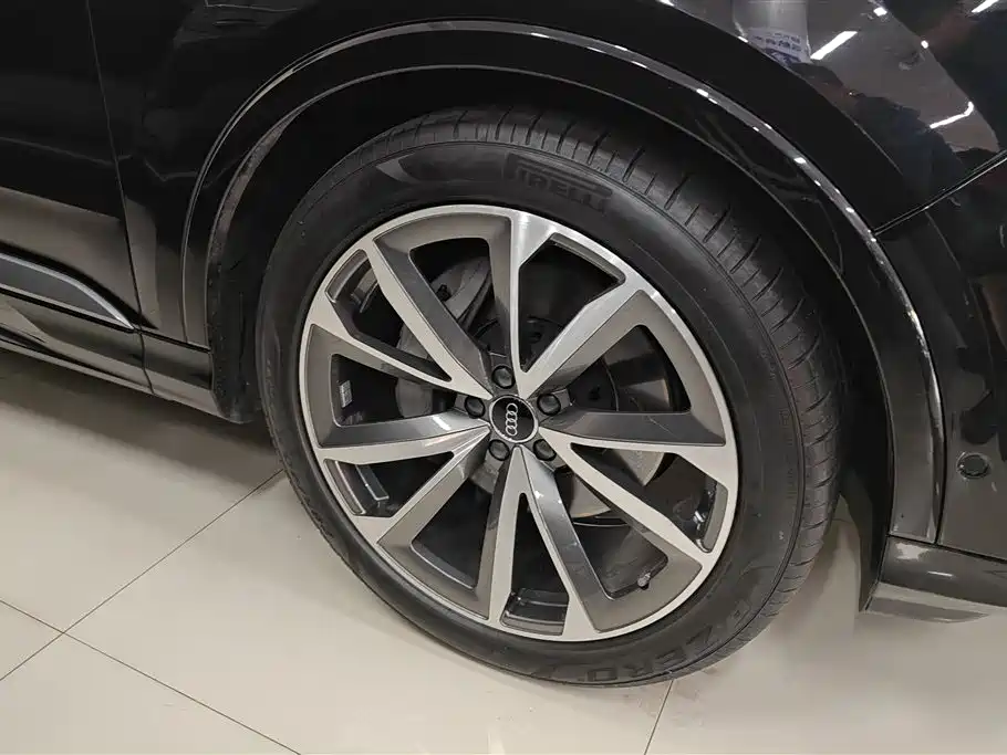 Audi Q7 2023 55 TFSI quattro S line Sport