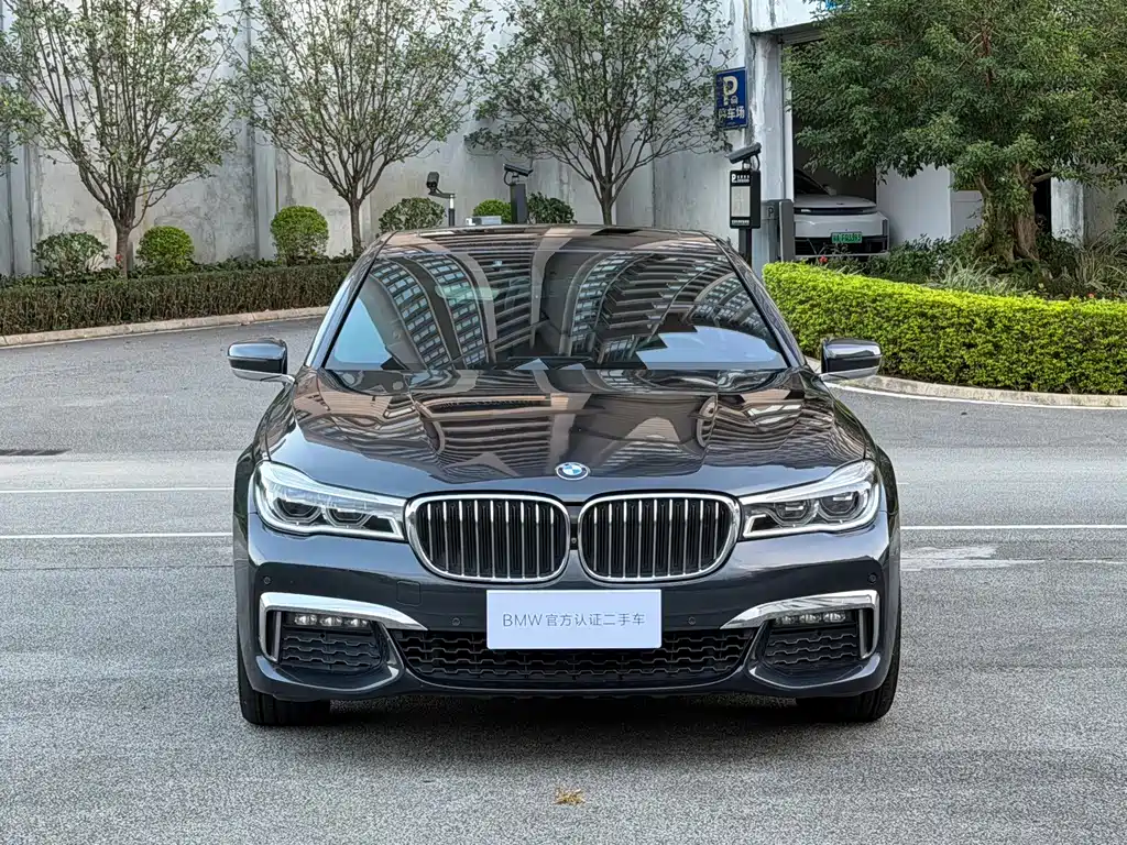 BMW 7 Series — миниатюра 2
