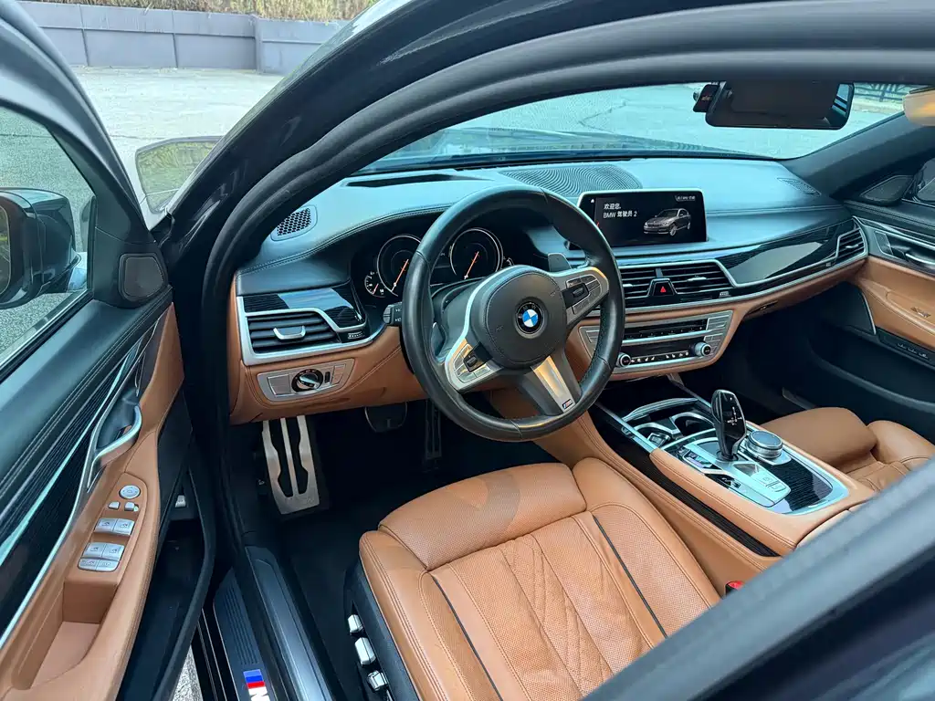BMW 7 Series — миниатюра 9