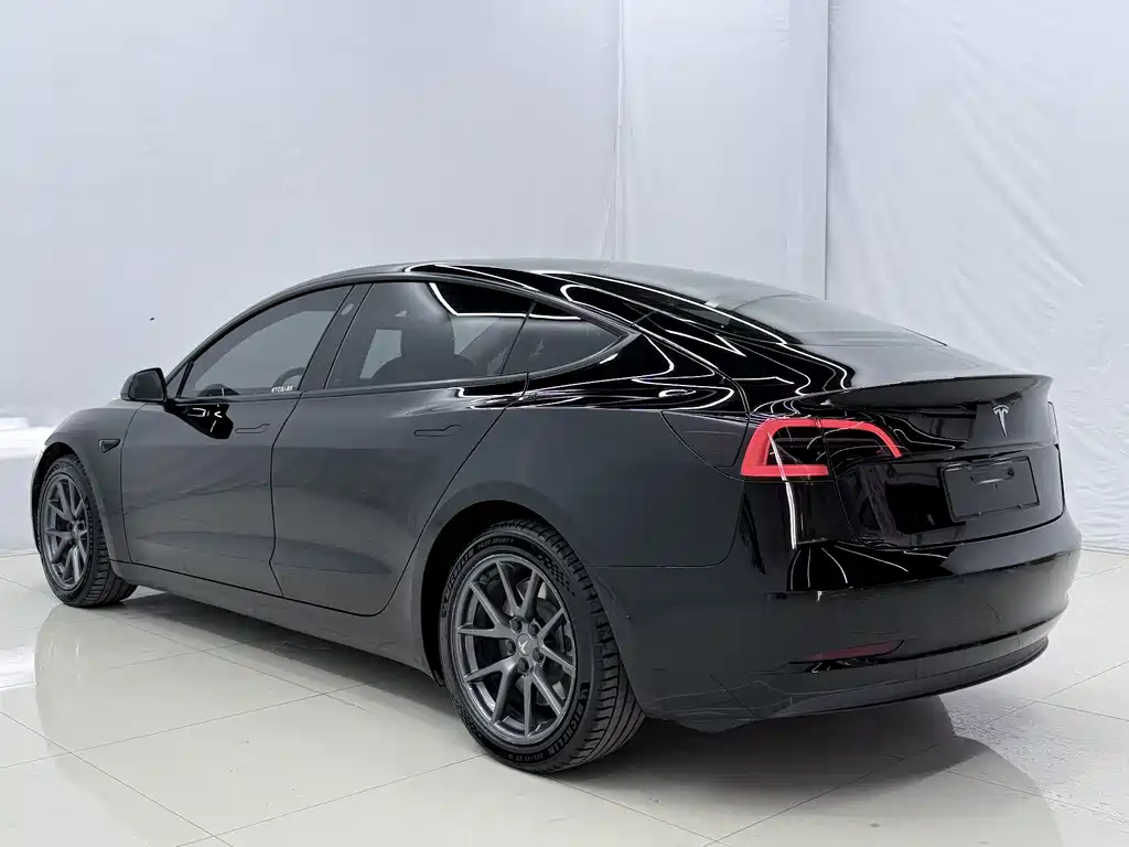 Tesla Model 3 — миниатюра 12