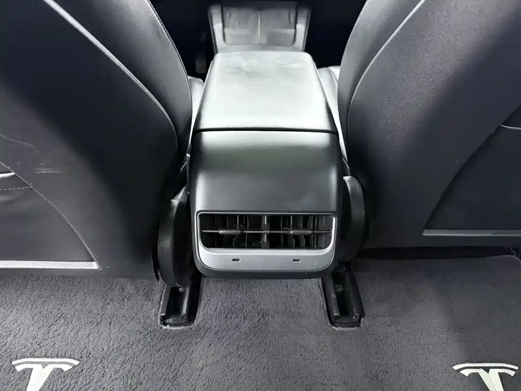 Tesla Model 3 — миниатюра 11