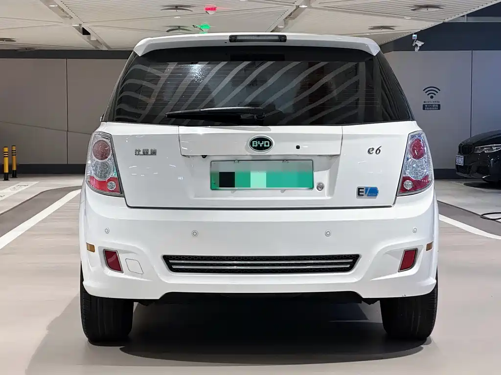 BYD E6