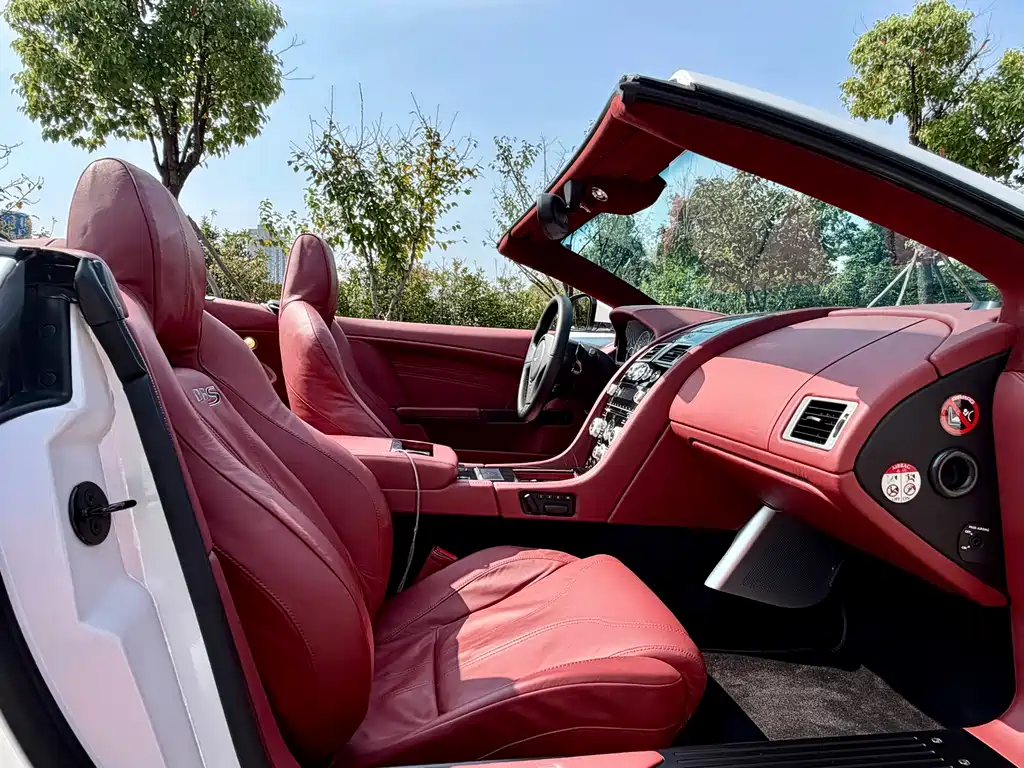Aston Martin DBS — миниатюра 13