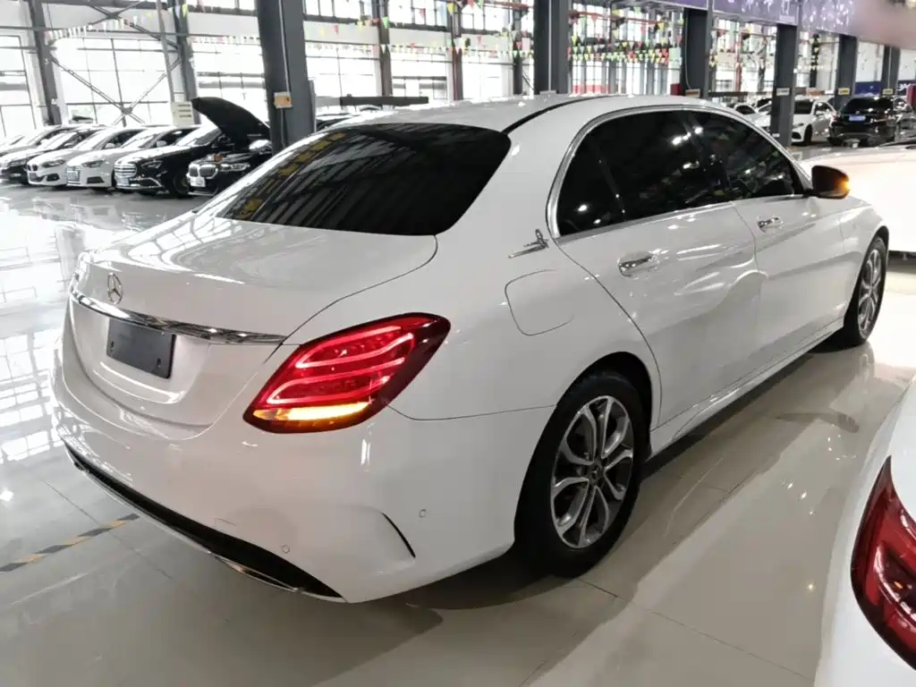 Mercedes-Benz C-Class — миниатюра 7