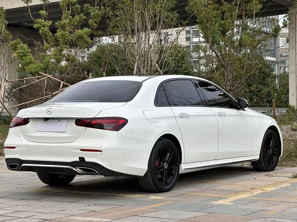 Mercedes-Benz E-Class — миниатюра 16