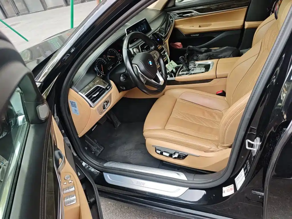BMW 7 Series — миниатюра 16