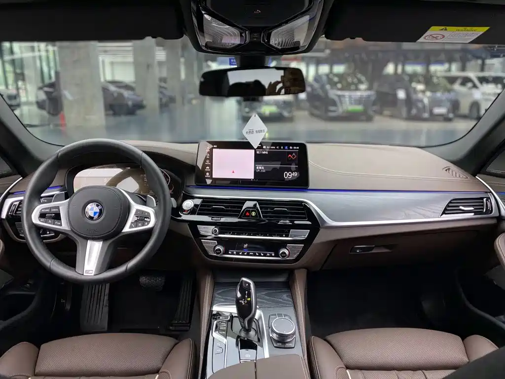 BMW 5 Series — миниатюра 16