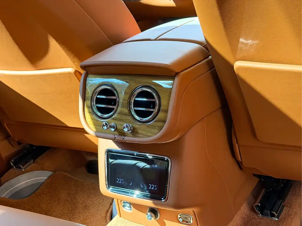 Bentley Bentayga — миниатюра 20