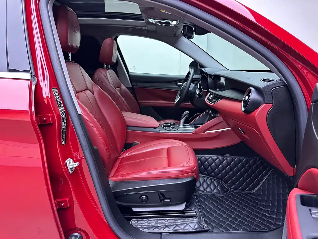 Alfa Romeo Stelvio — миниатюра 12