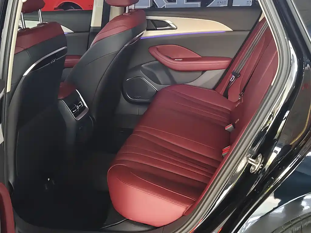 Hongqi H5 2025 2.0T AT