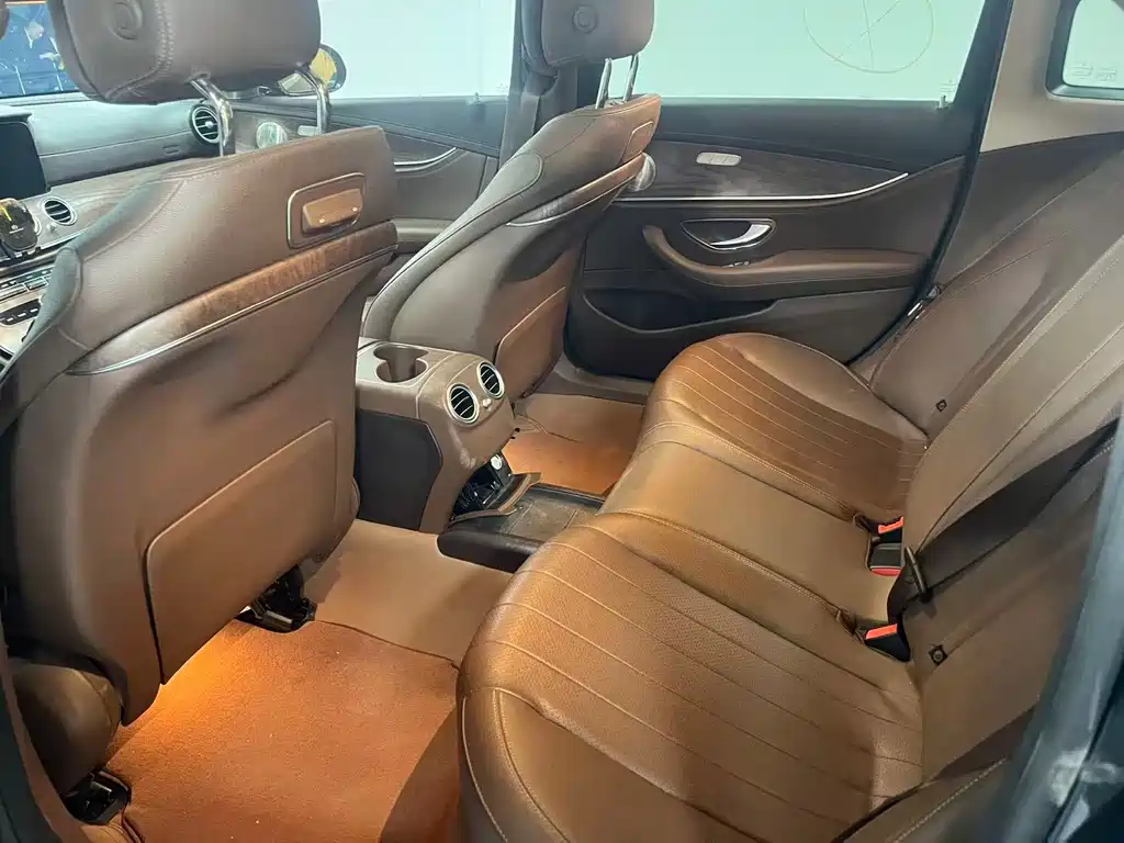 Mercedes-Benz E-Class — миниатюра 5