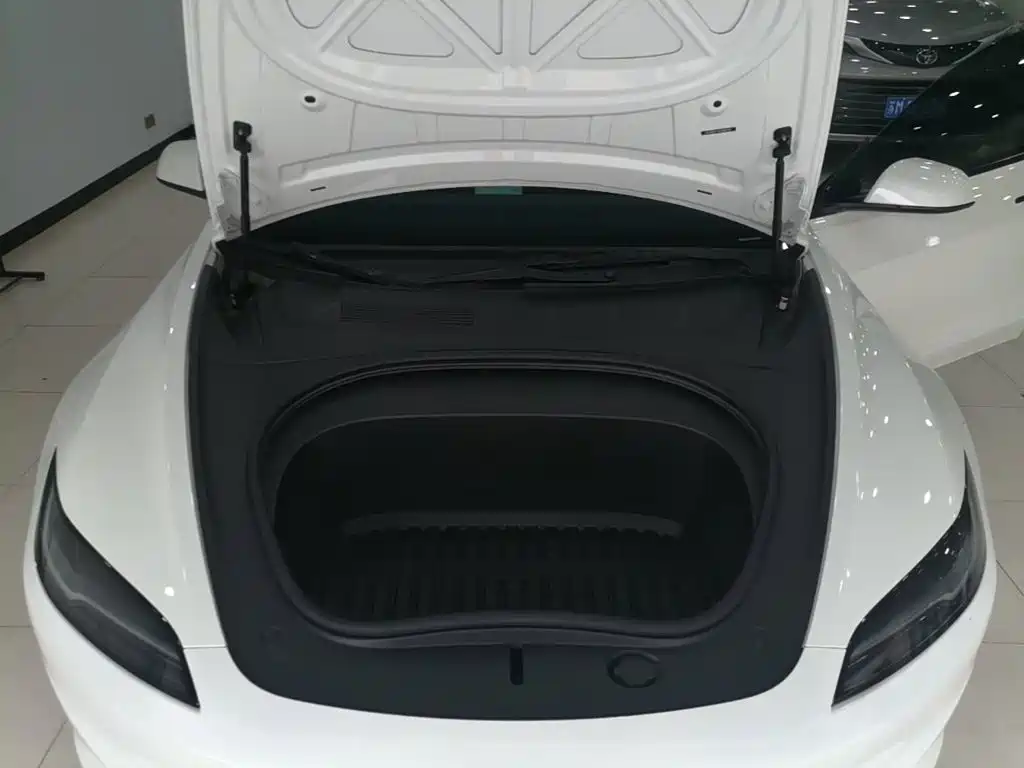 Tesla Model 3 — миниатюра 20