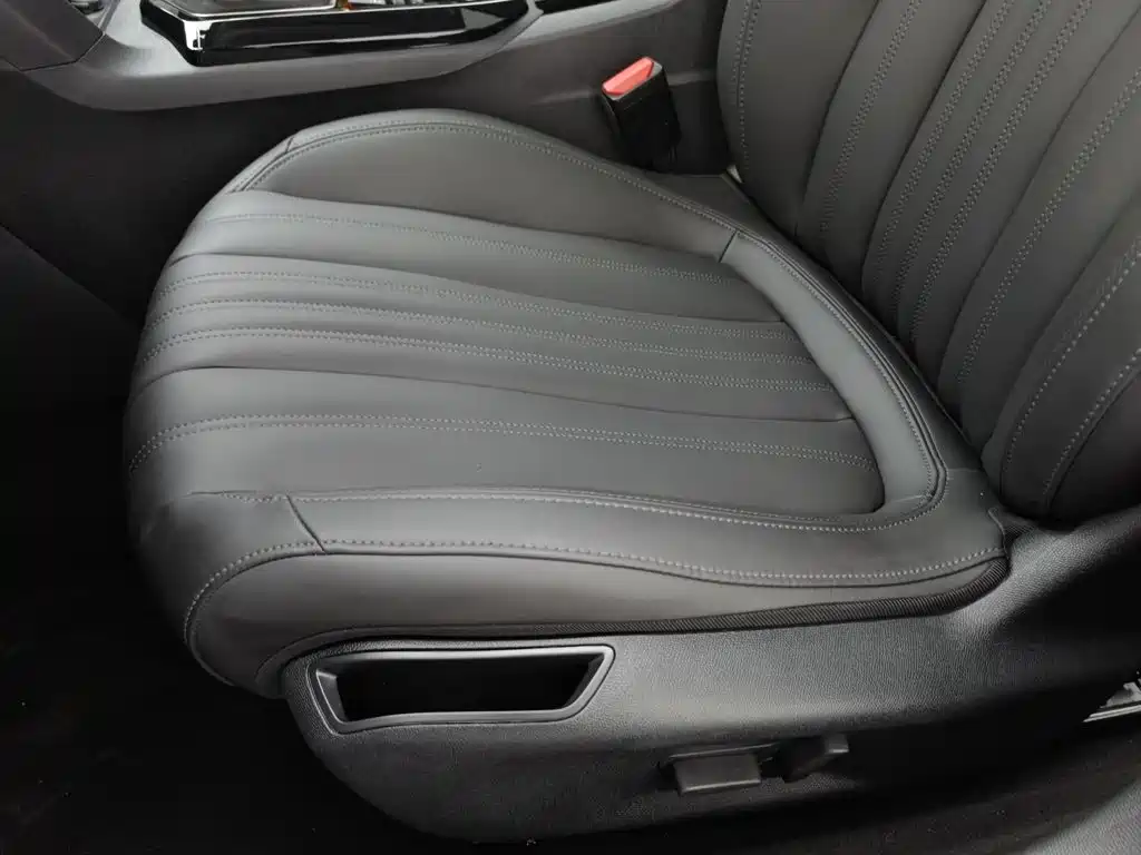 Peugeot 408 — миниатюра 20