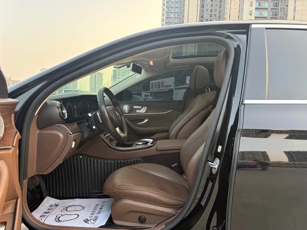 Mercedes-Benz E-Class — миниатюра 7
