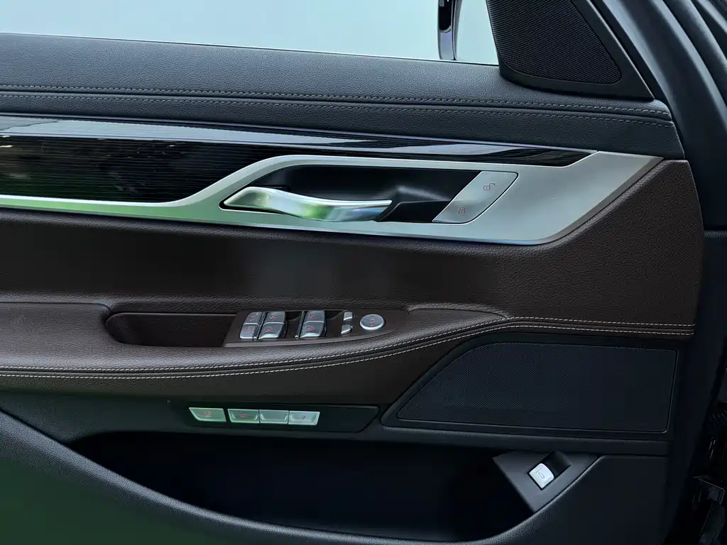 BMW 7 Series — миниатюра 15
