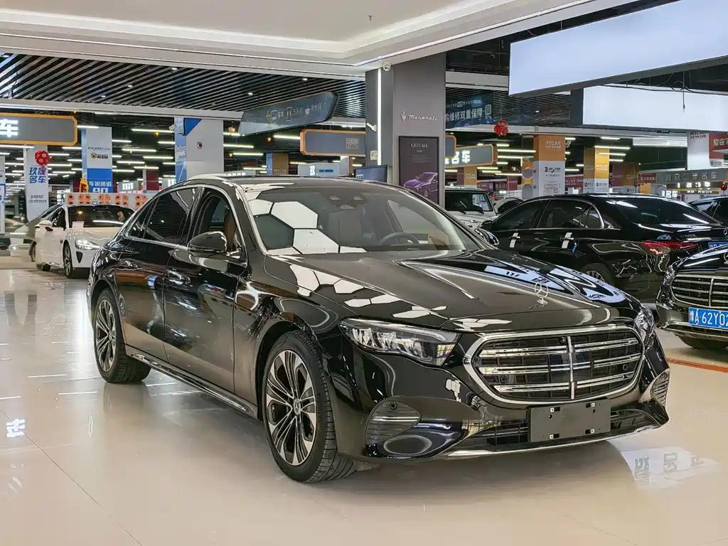 Mercedes-Benz E-Class — миниатюра 3