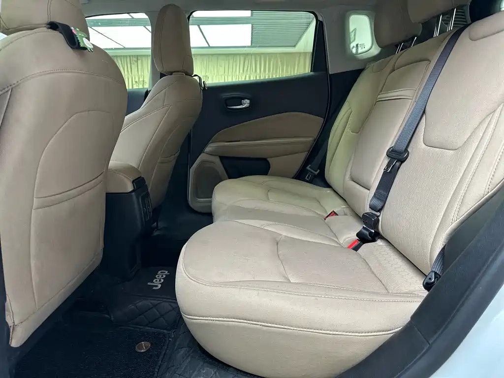 Jeep Compass — миниатюра 10
