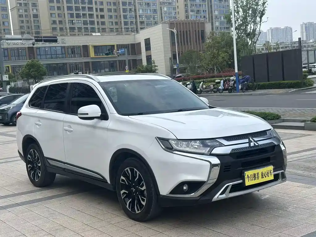 Mitsubishi Outlander — миниатюра 7