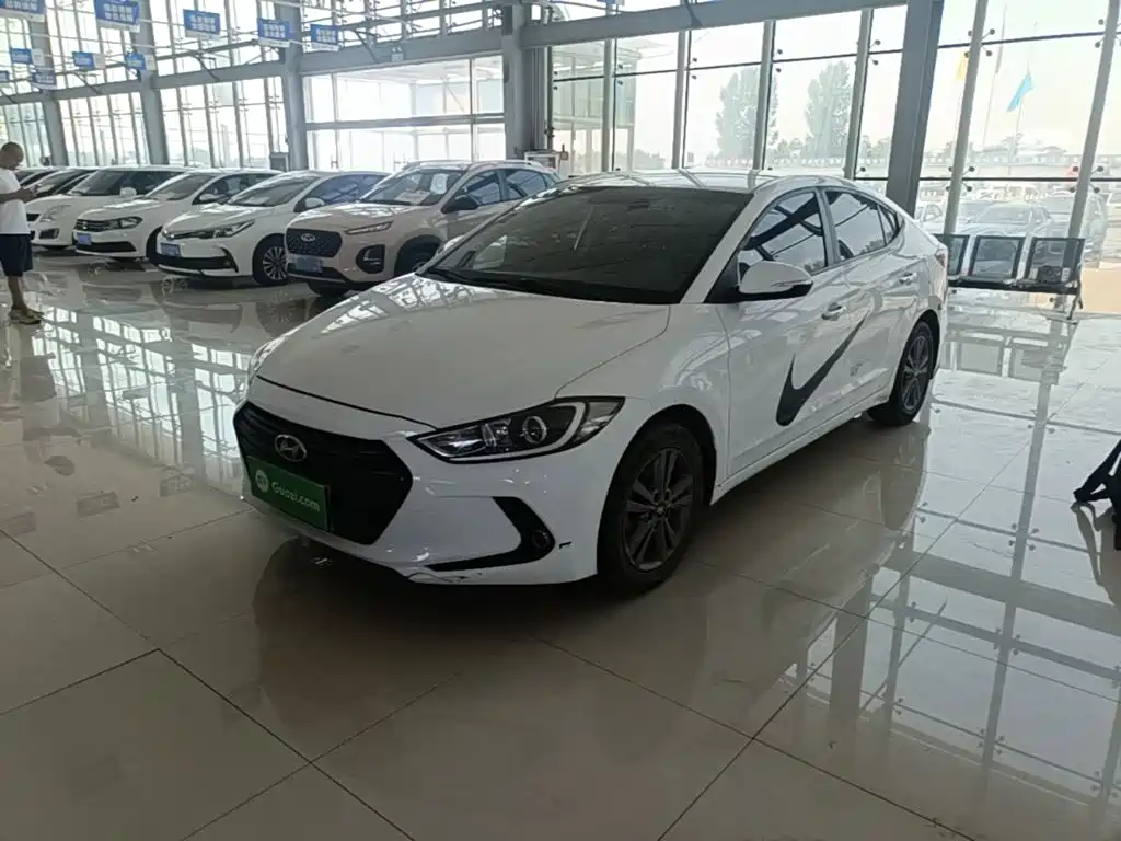 Hyundai Elantra 2016 1.6L Manual Smart Dazzle · Youth Type