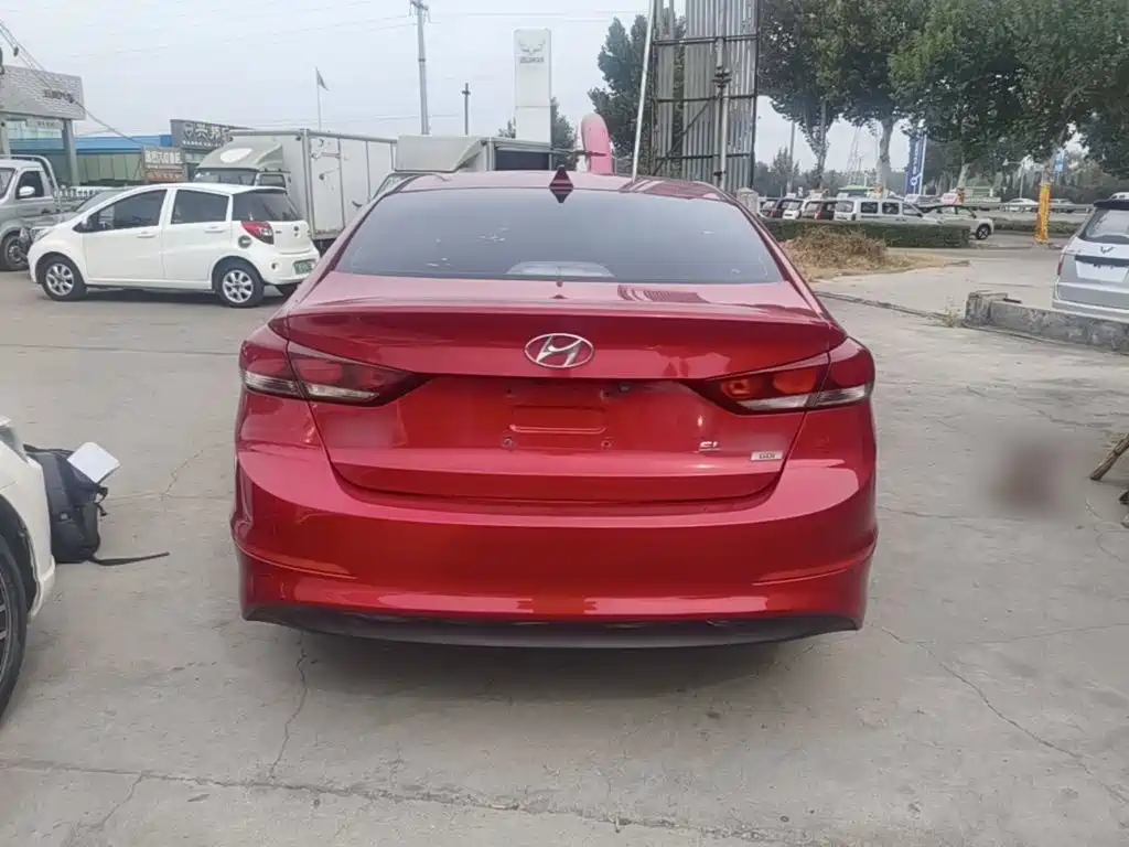 Hyundai Elantra — миниатюра 6