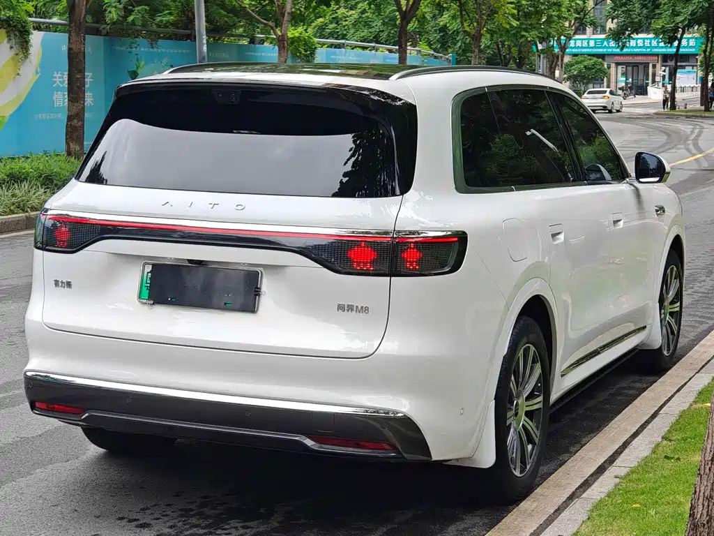 Aito M8 2025 Max+ 53.4kWh 6 мест (192 ）