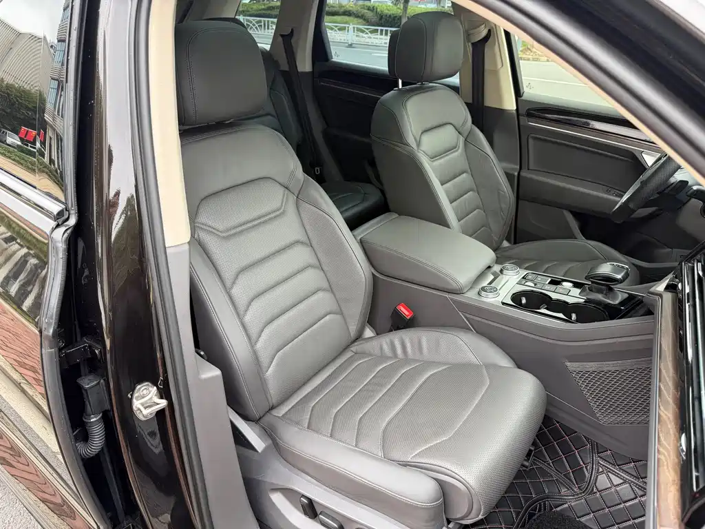 Volkswagen Touareg — миниатюра 6